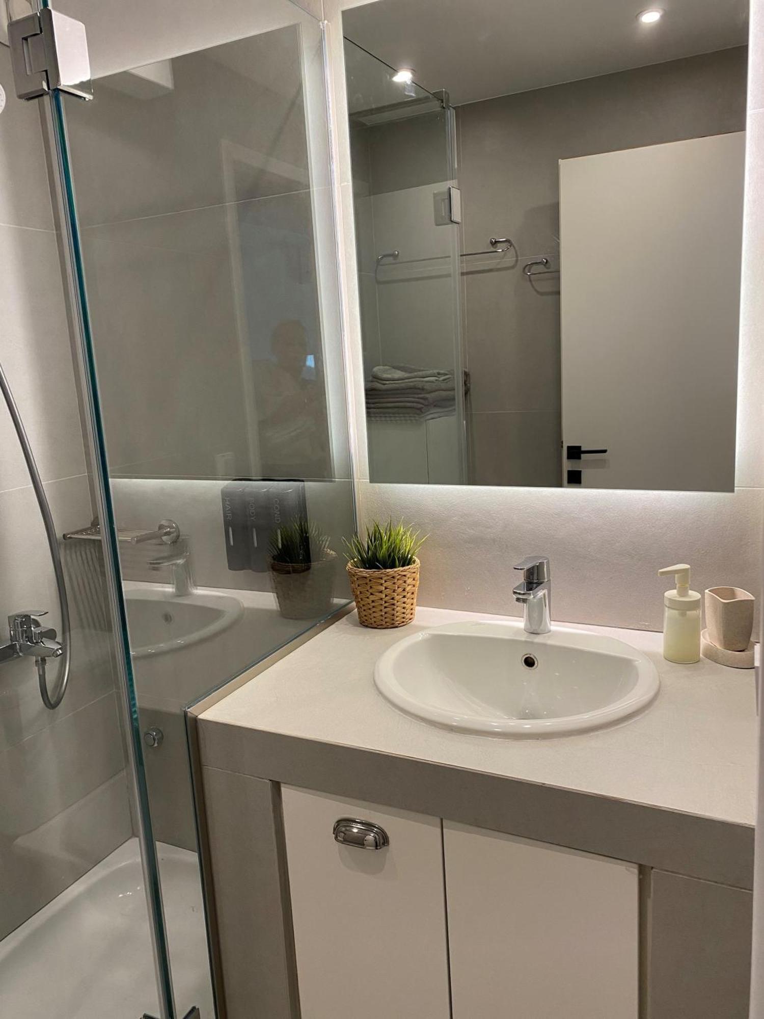 Bright, Cosy Studio Close To Glyfada Beach & Center Atene Esterno foto